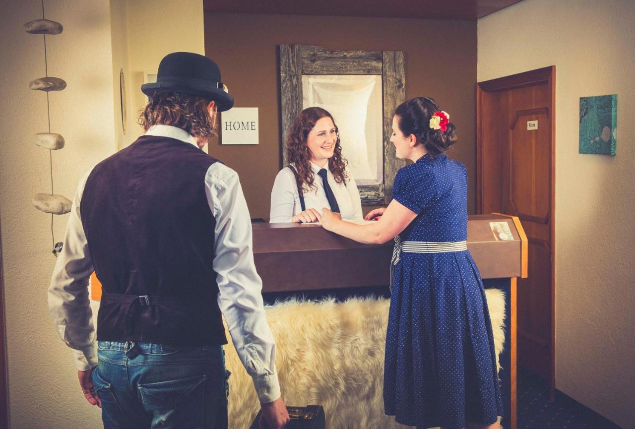 Hotel Pension Kirchplatz サンクト・アントン・アム・アールベルク エクステリア 写真