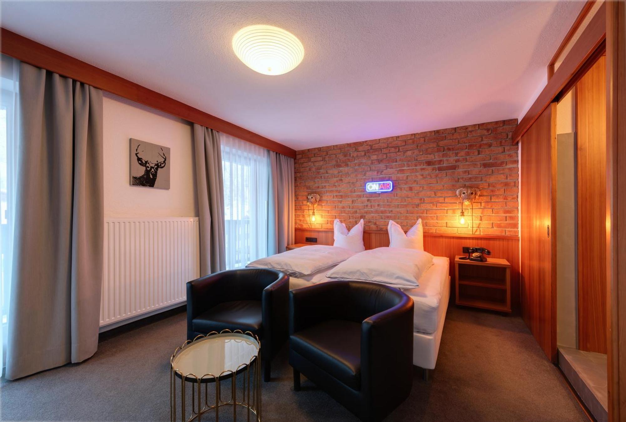 Hotel Pension Kirchplatz サンクト・アントン・アム・アールベルク エクステリア 写真