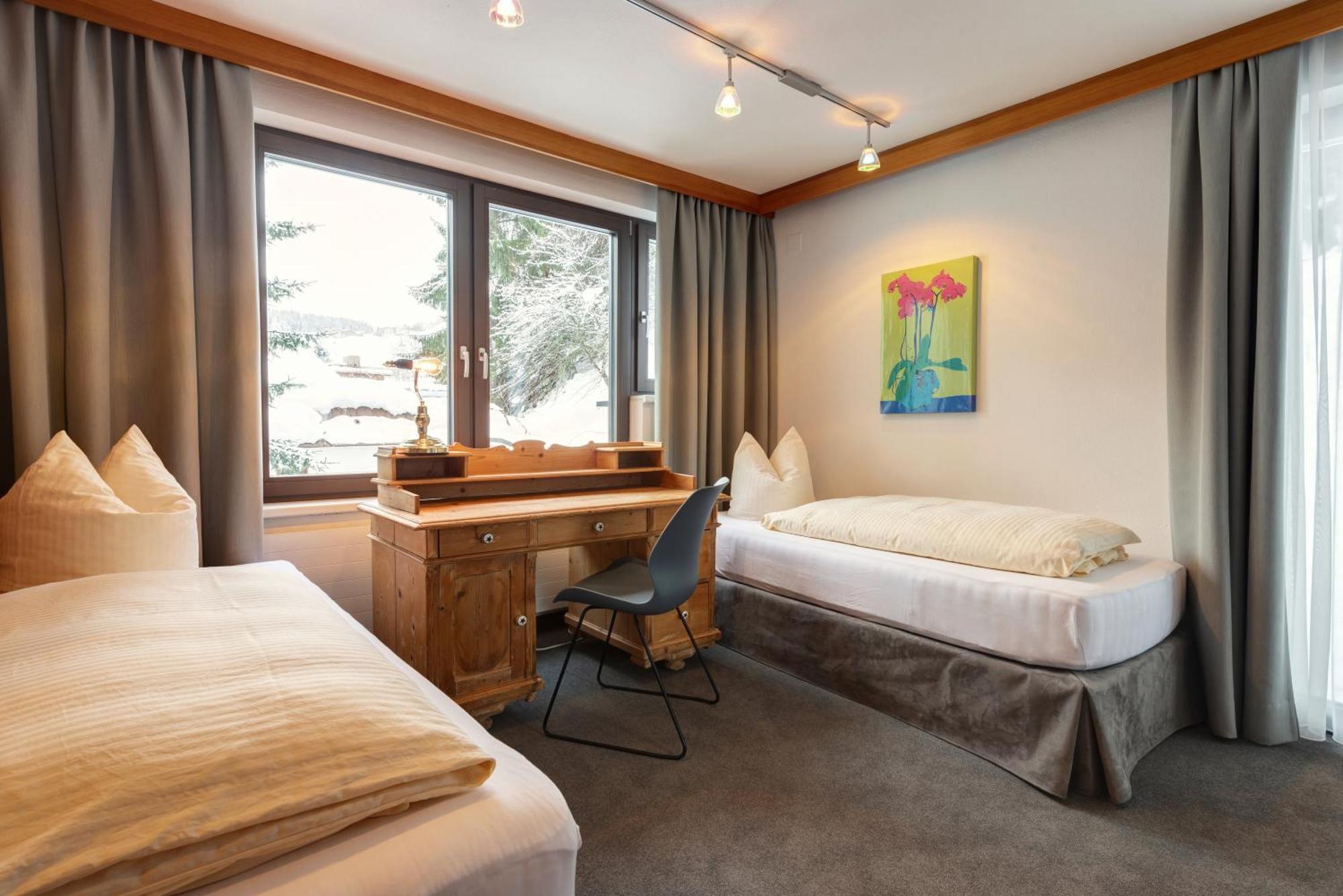 Hotel Pension Kirchplatz サンクト・アントン・アム・アールベルク 部屋 写真