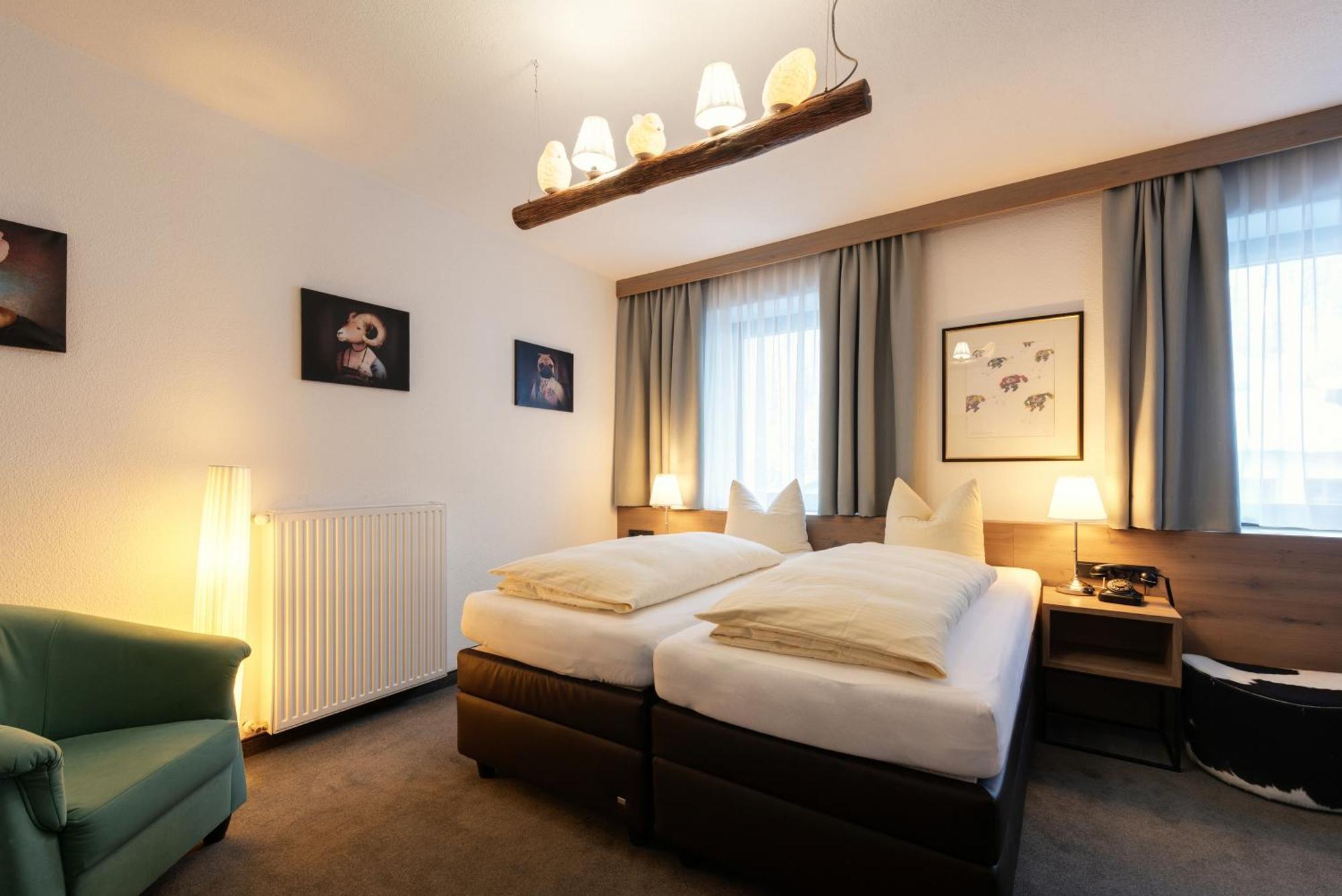Hotel Pension Kirchplatz サンクト・アントン・アム・アールベルク 部屋 写真
