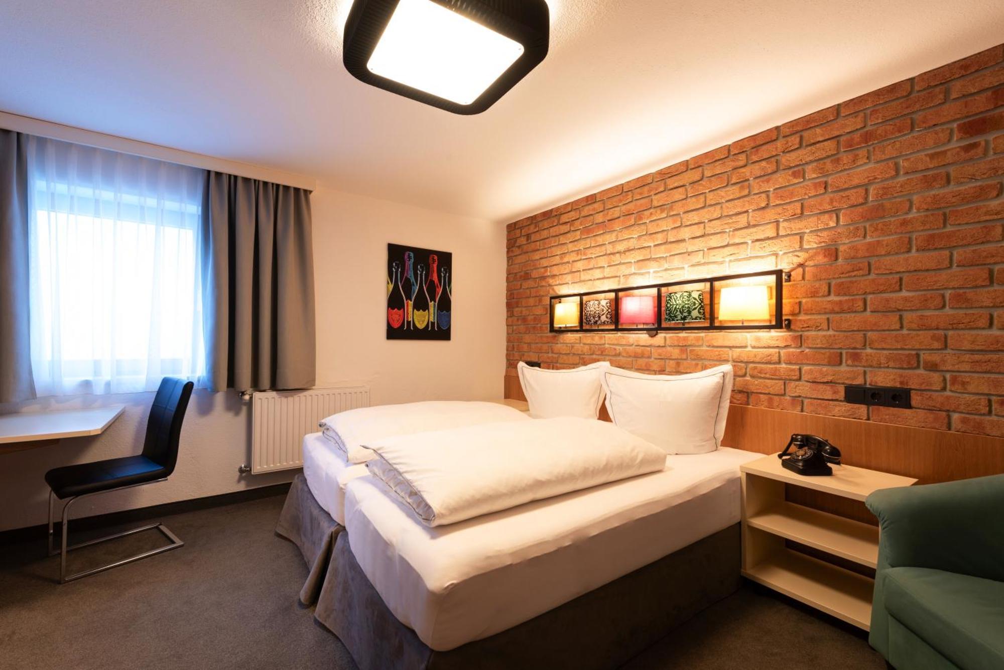 Hotel Pension Kirchplatz サンクト・アントン・アム・アールベルク 部屋 写真