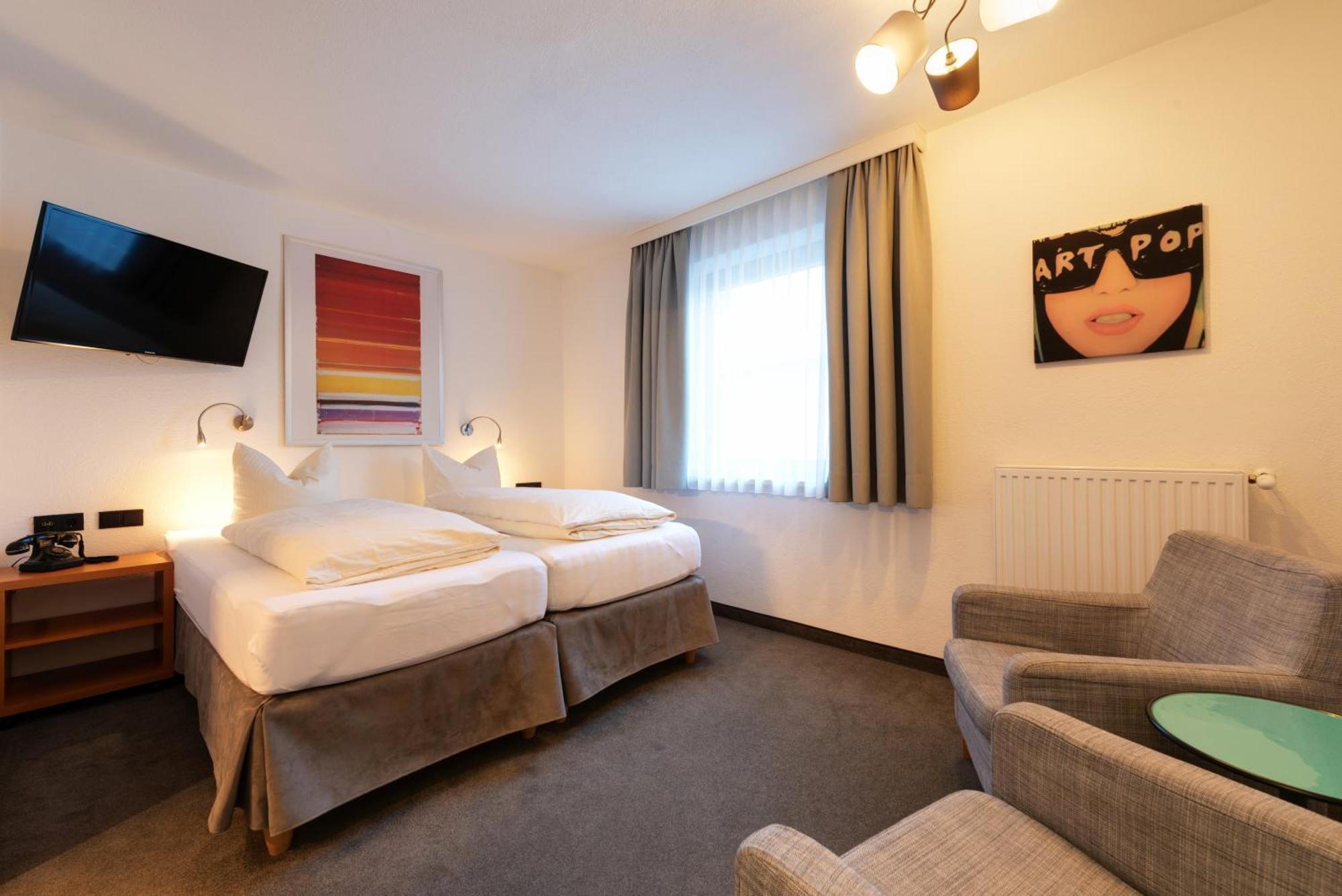 Hotel Pension Kirchplatz サンクト・アントン・アム・アールベルク 部屋 写真