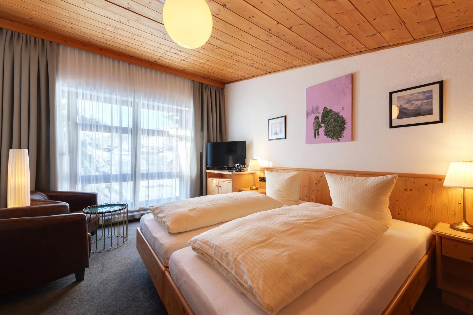 Hotel Pension Kirchplatz サンクト・アントン・アム・アールベルク 部屋 写真