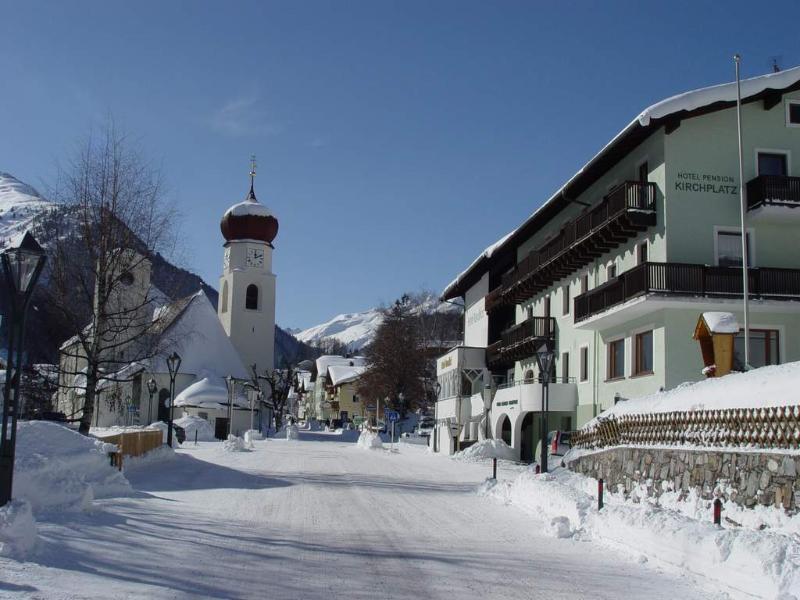 Hotel Pension Kirchplatz サンクト・アントン・アム・アールベルク エクステリア 写真
